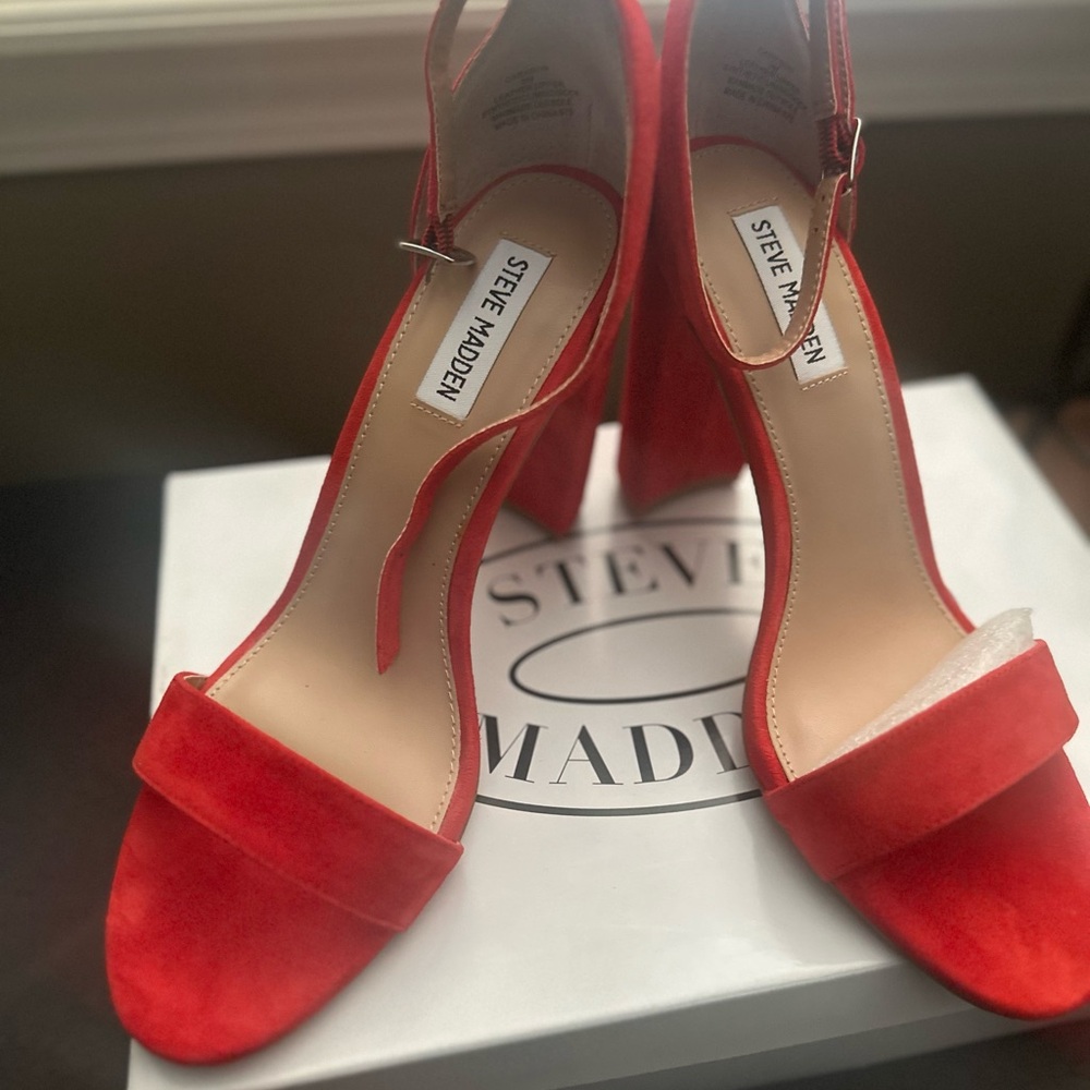 Brand new Carrson red suede